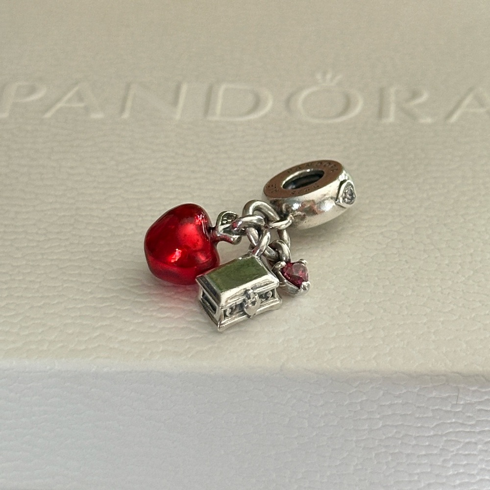 Pandora x Disney Snowwhite Dangle